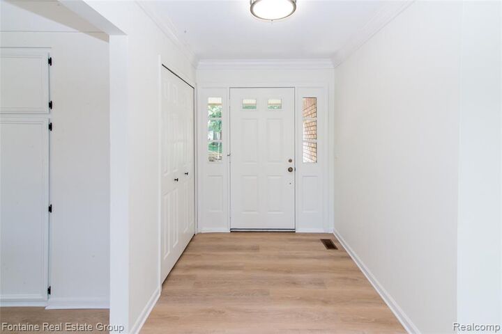 Property Photo:  31366 Mayville Street  MI 48152 3371 