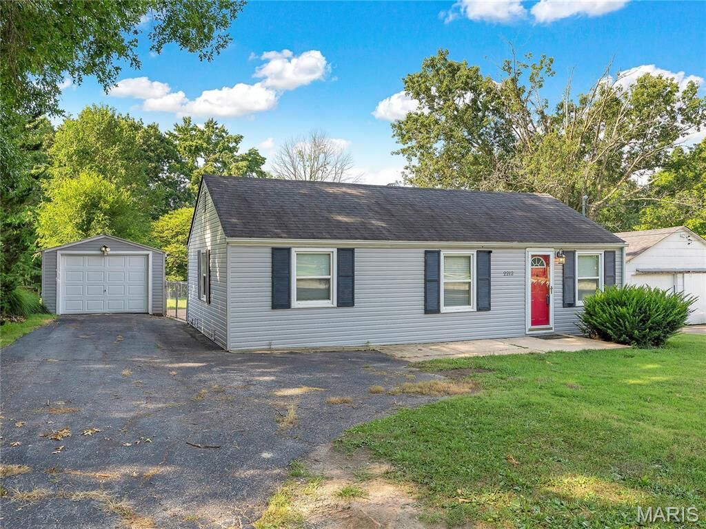 Property Photo:  2212 E 5th Street  MO 63090 