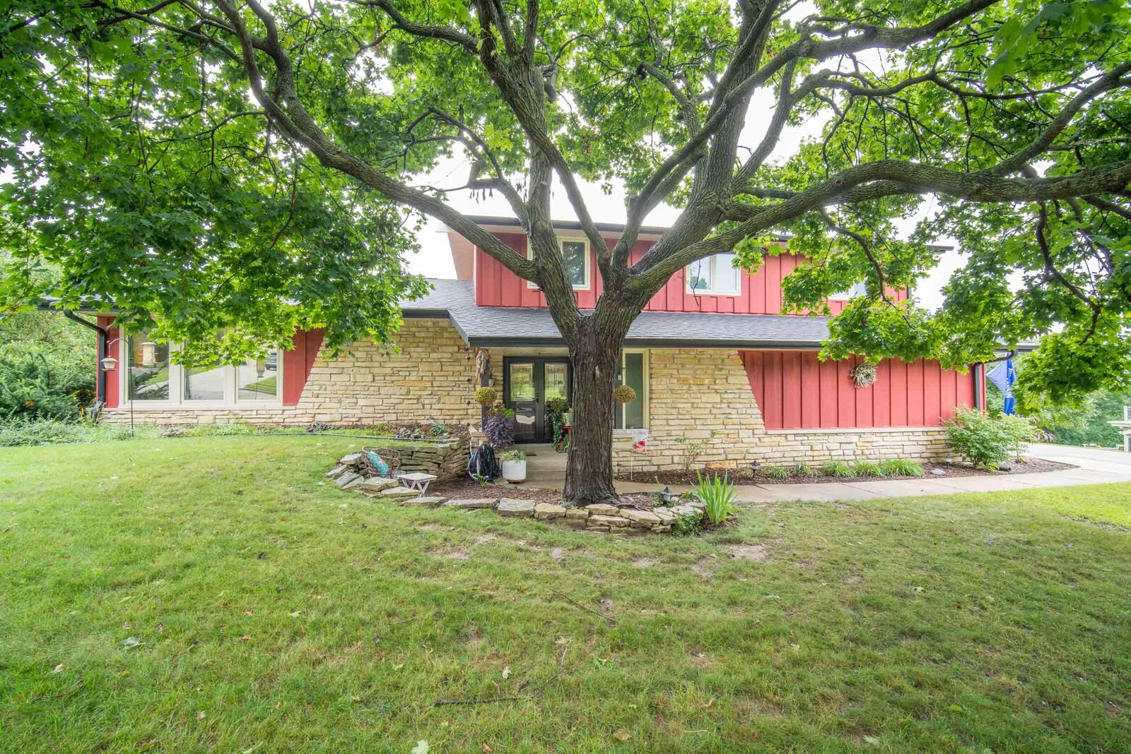 Property Photo:  833 Crestview Dr  WI 53095 
