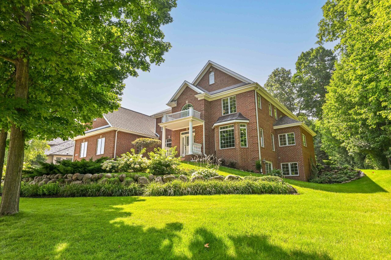Property Photo: S76w25745 Prairieside Dr WI 53189