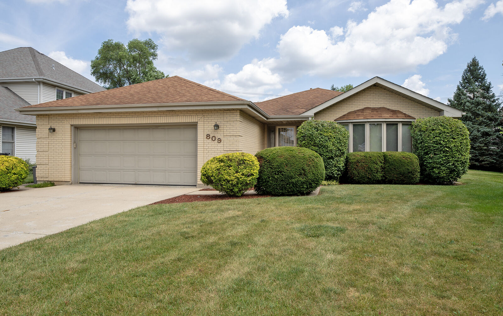 Property Photo:  809 Tide Court  IL 60090 