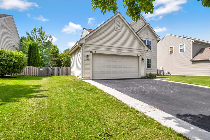Property Photo: 1954 Cambridge Lane IL 60538