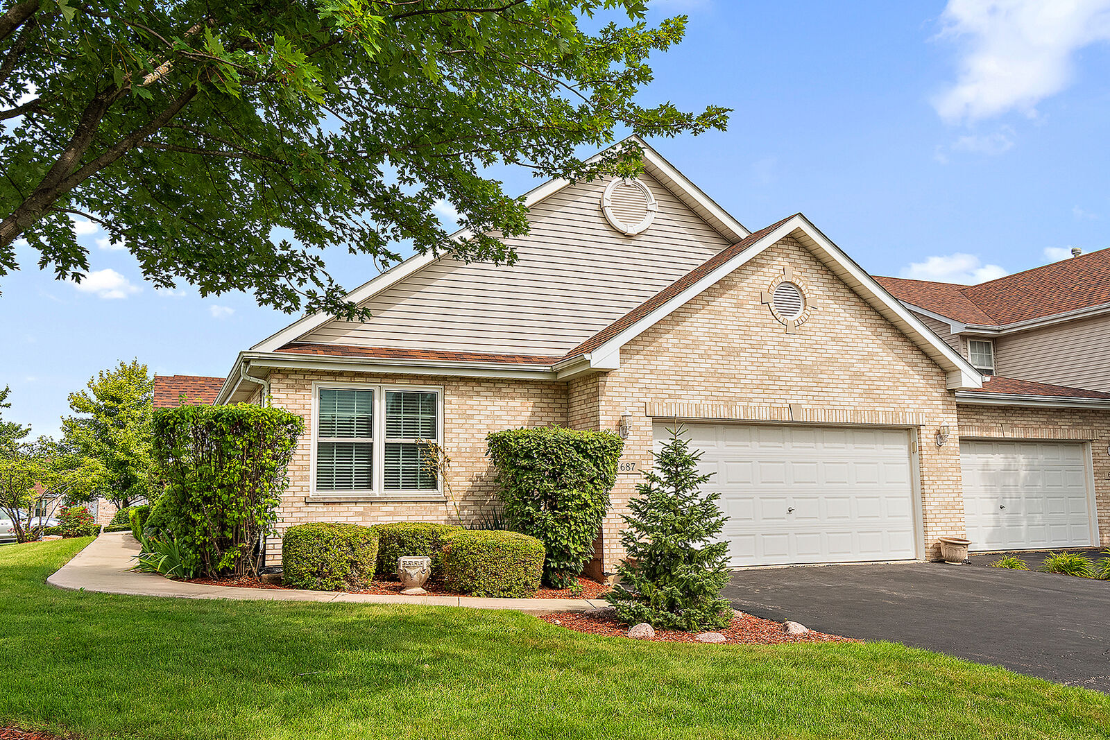 Property Photo:  687 Grace Court  IL 60451 