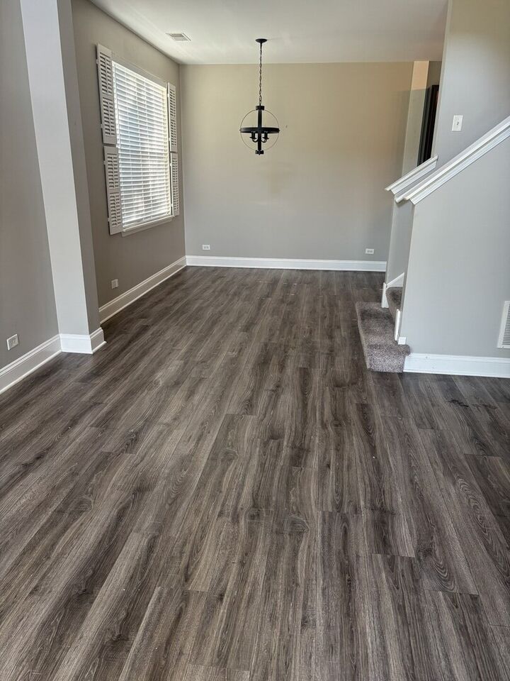 Property Photo: 2568 Hillsboro Boulevard 2568 IL 60503