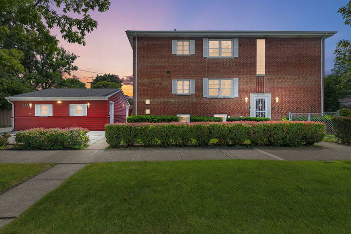 Property Photo:  701 S La Grange Road  IL 60525 