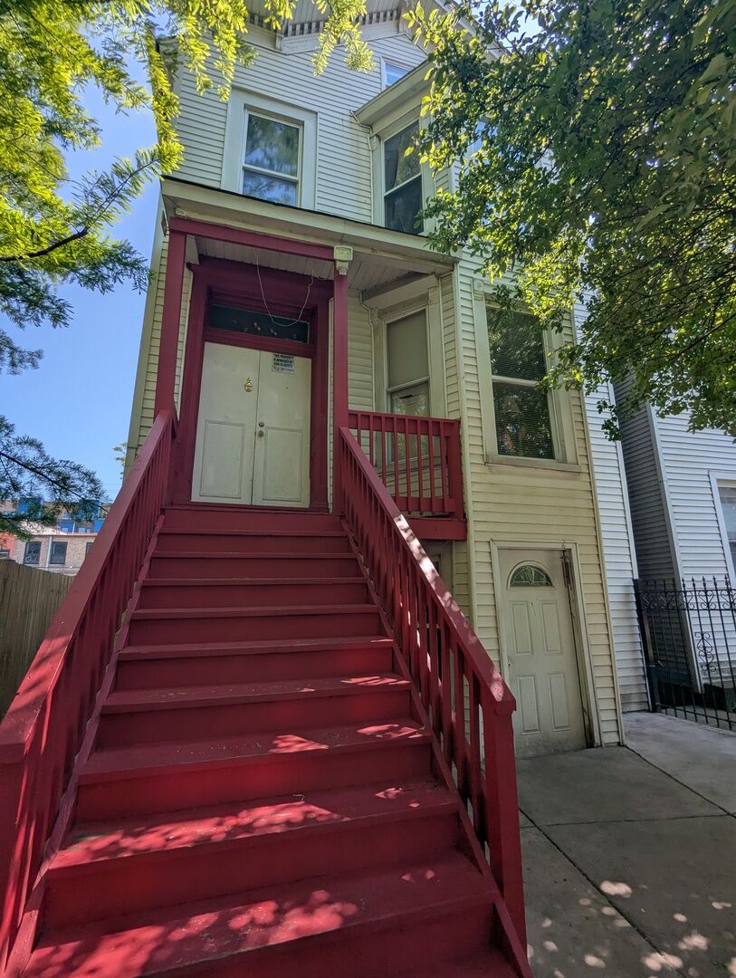 Property Photo: 2423 W Moffat Street IL 60647