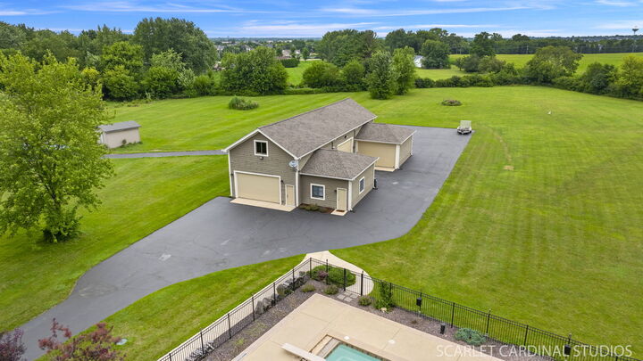 Property Photo:  