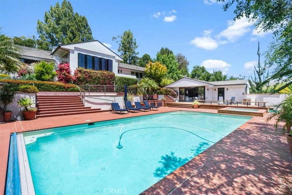 Property Photo:  150 Los Robles Court  CA 93405 