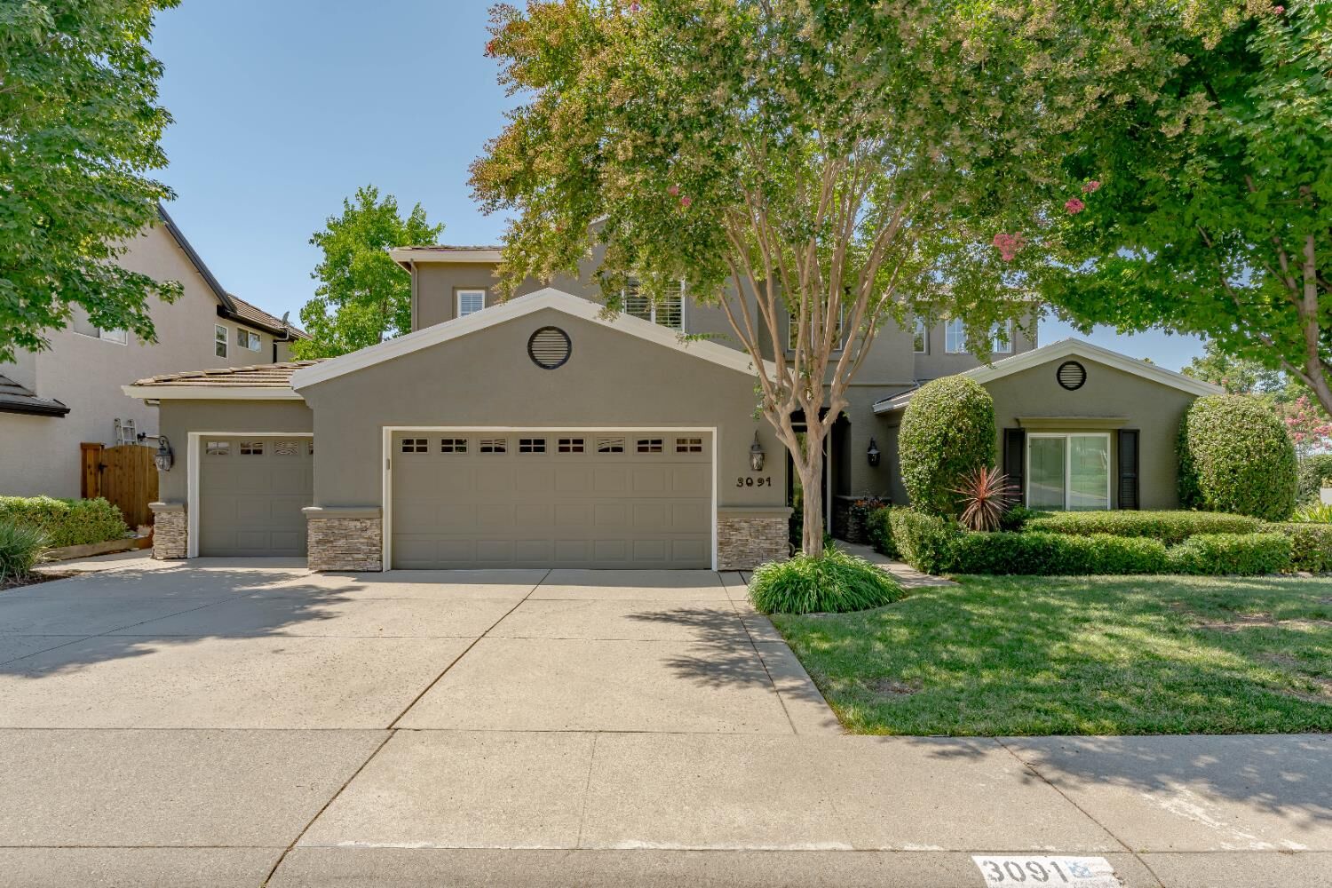 Property Photo: 3091 Daggett Drive CA 95746