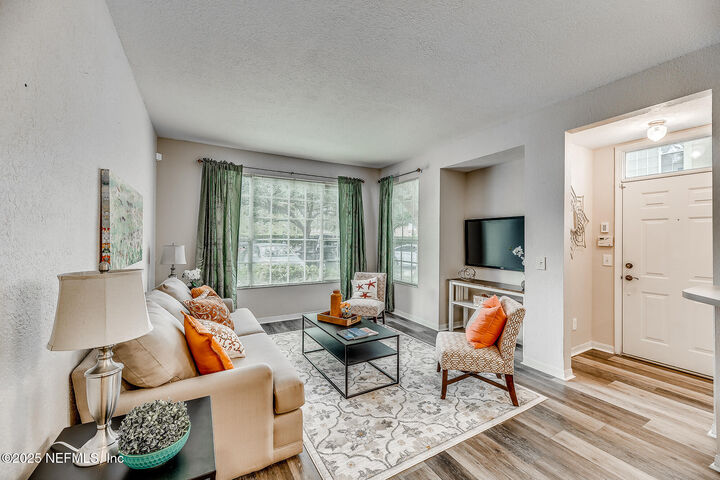 Property Photo: 13700 Richmond Park Drive N 804 FL 32224