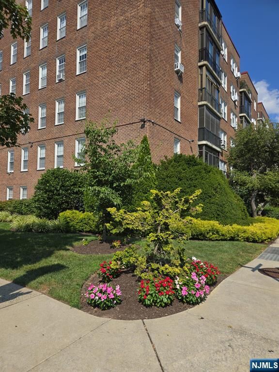 Property Photo: 5 Roosevelt Place 1F NJ 07042