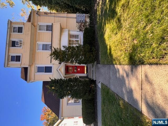 Property Photo:  123 S Maple Avenue 1  NJ 07450 