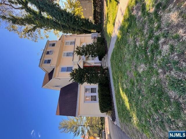 Property Photo:  123 S Maple Avenue 1  NJ 07450 