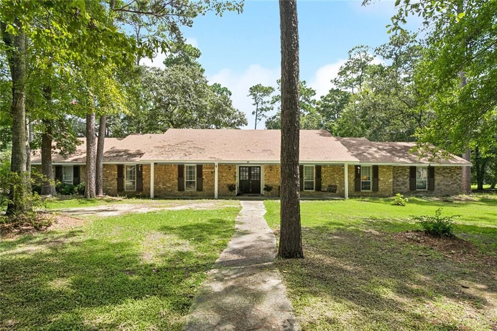 Property Photo: 500 E Blue Jay Court LA 70461