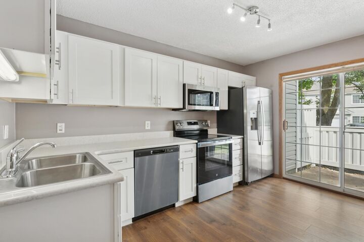 Property Photo:  8990 Scarlet Globe Drive  MN 55347 