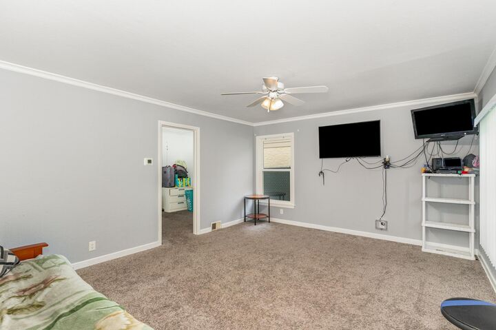 Property Photo:  1840 Iowa Avenue E  MN 55119 