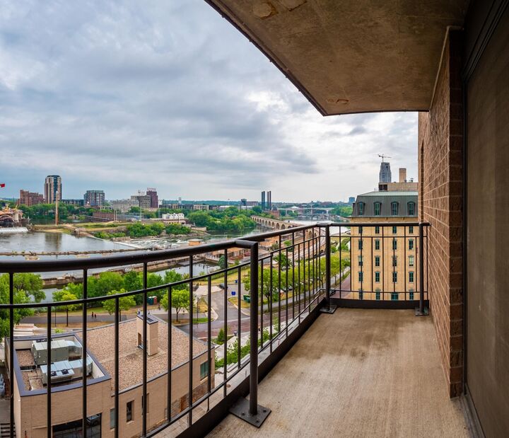 Property Photo:  401 S 1st Street 811  MN 55401 