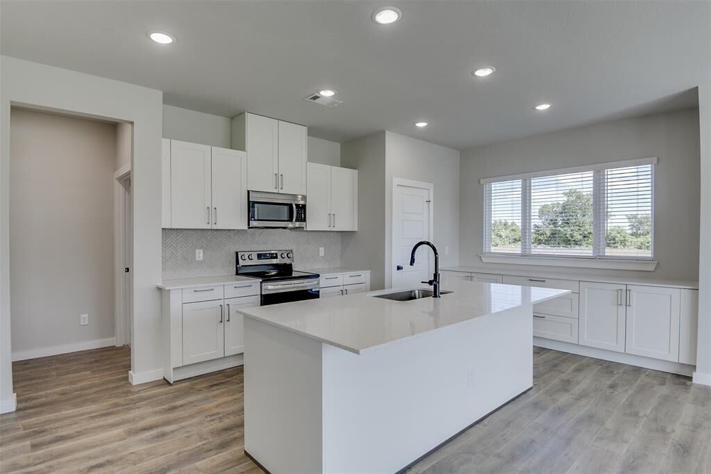 Property Photo: 4200 Clovis Court TX 76065