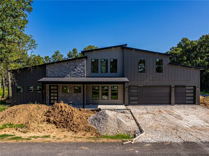 Property Photo: 2 Scotch Broom Place AR 72715