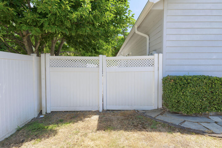 Property Photo: 1207 Ironwood Drive OR 97526