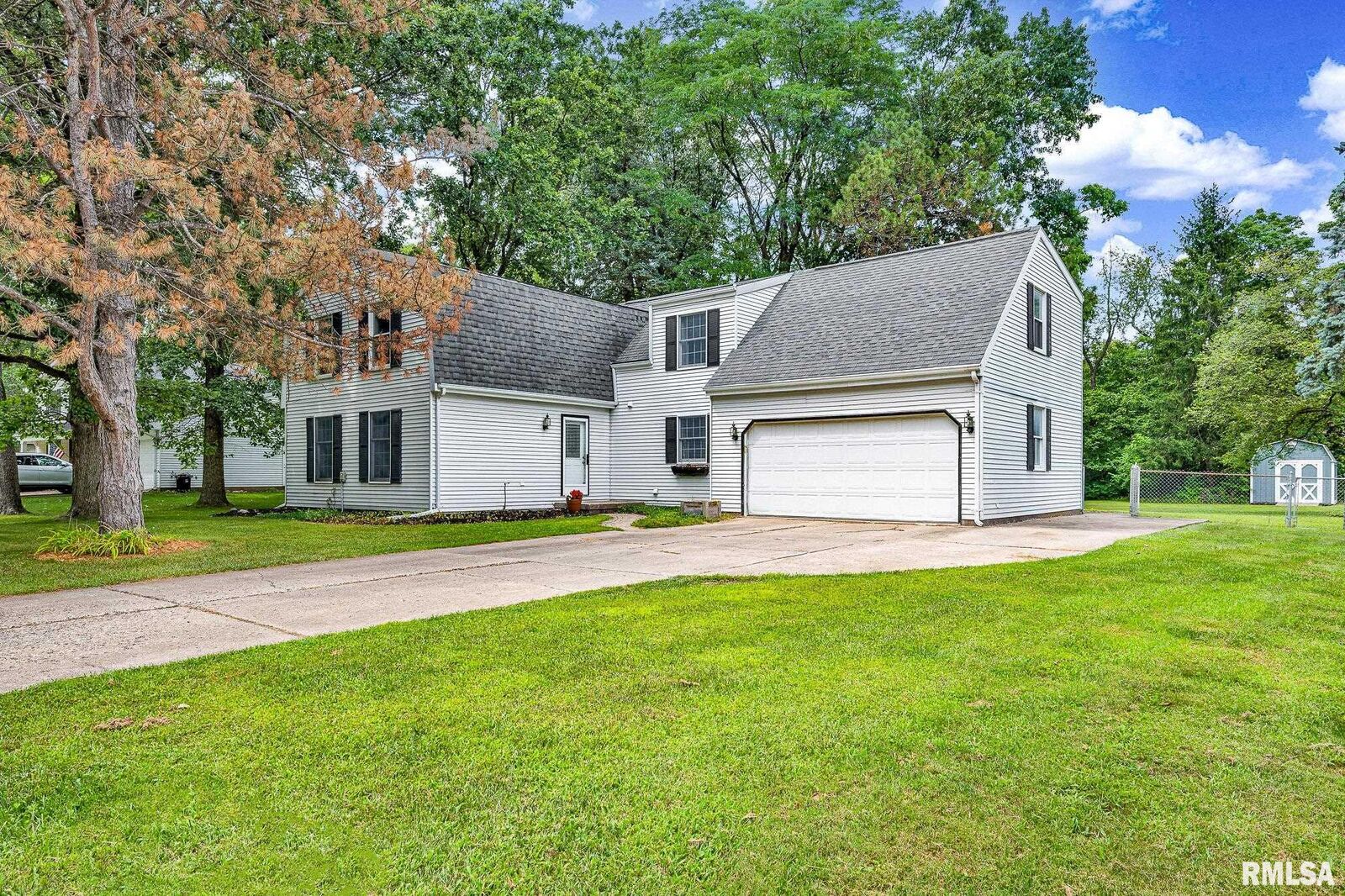 Property Photo:  1117 W Deerbrook Drive  IL 61615 