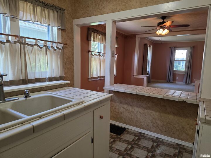Property Photo:  1224 S 5th Street  IL 61554 