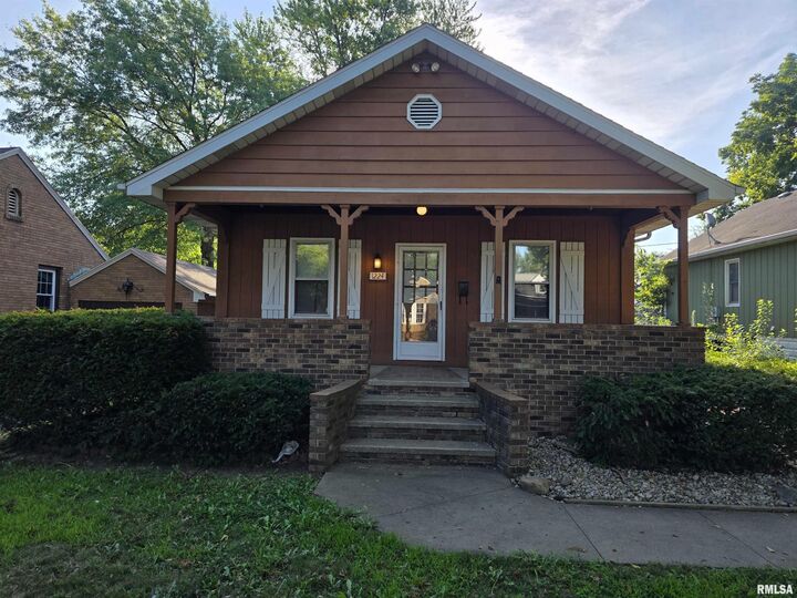 Property Photo:  1224 S 5th Street  IL 61554 