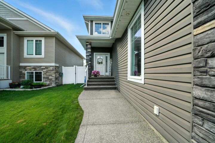 Property Photo:  18 Vienna Close  AB T4P 0P1 