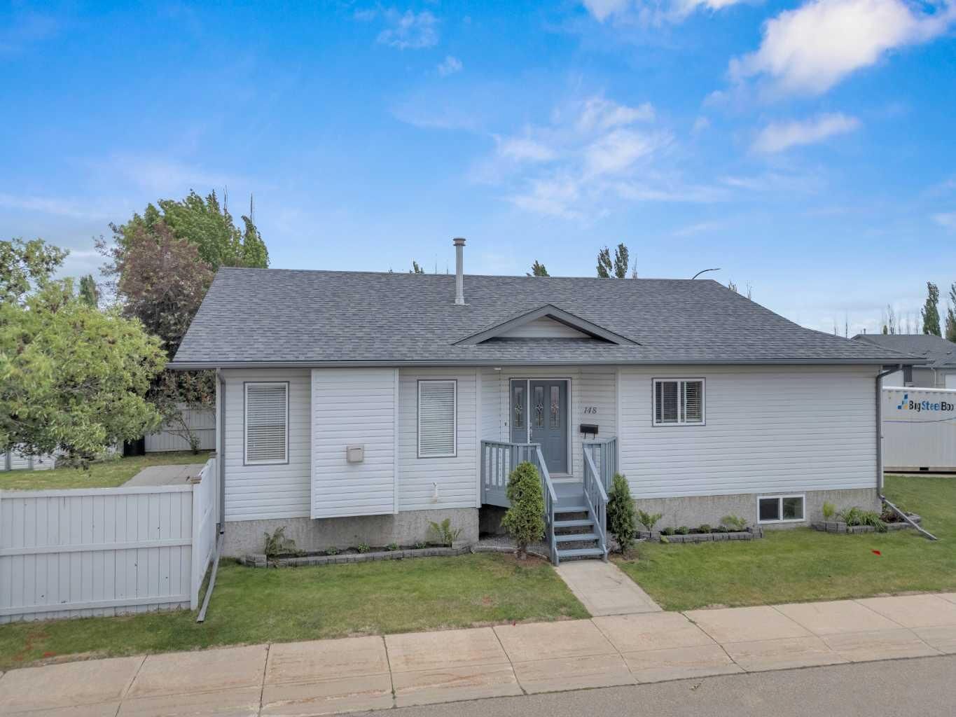 Property Photo:  148 Ammeter Close  AB T4R 2Y4 