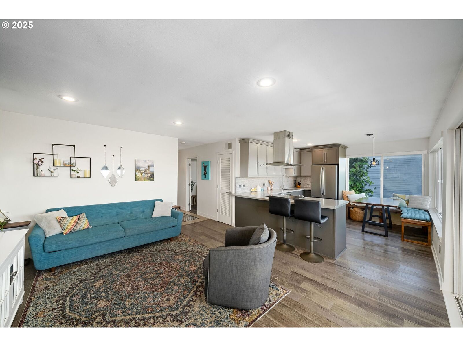 Property Photo:  3515 SW Barbur Blvd S2  OR 97239 