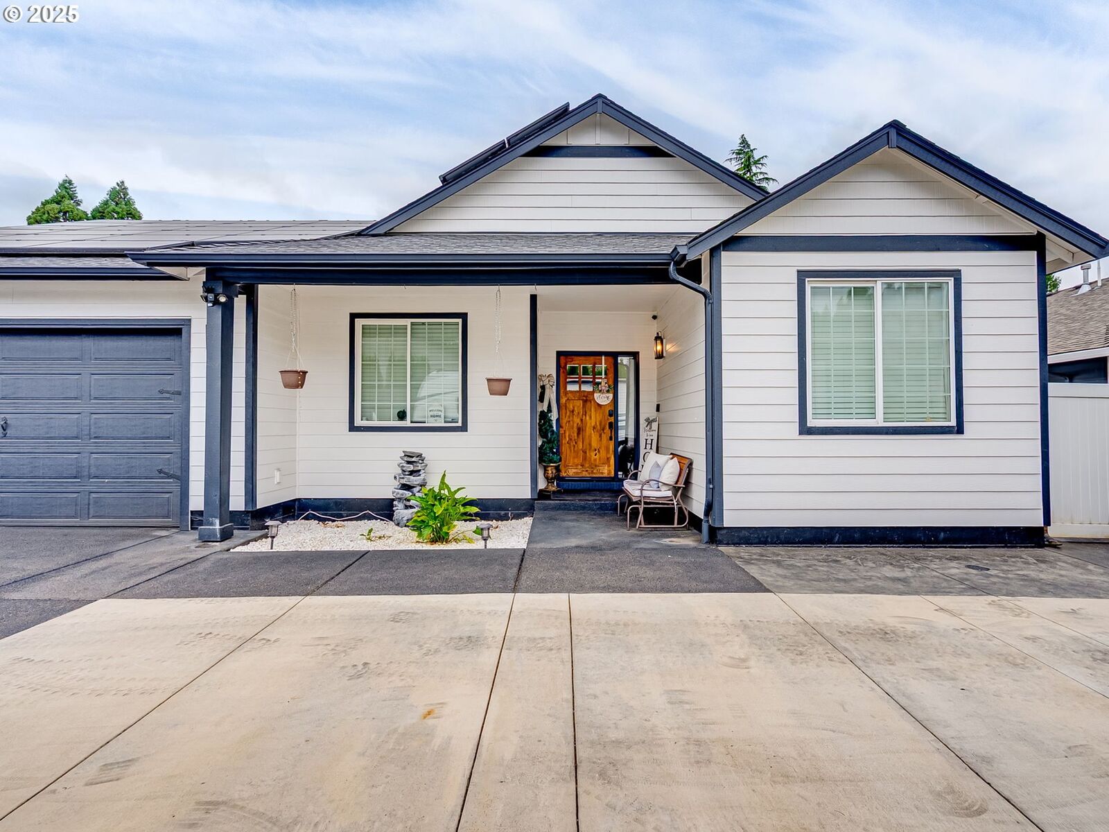 Property Photo: 885 N Cascade Dr OR 97071