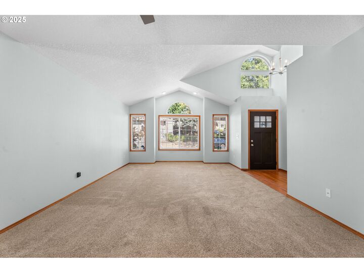Property Photo: 39504 McCormick Dr OR 97055