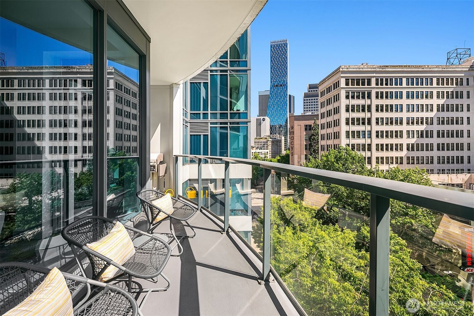 Property Photo: 1920 4th Avenue 604 WA 98101