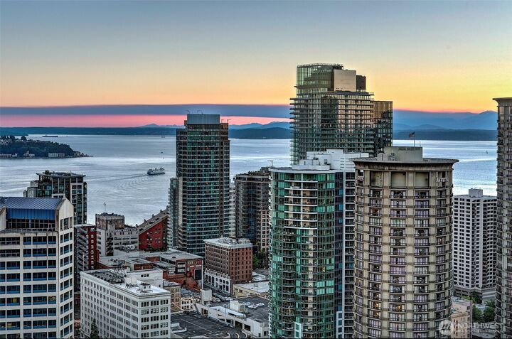 Property Photo:  737  Olive Way 3710  WA 98101 