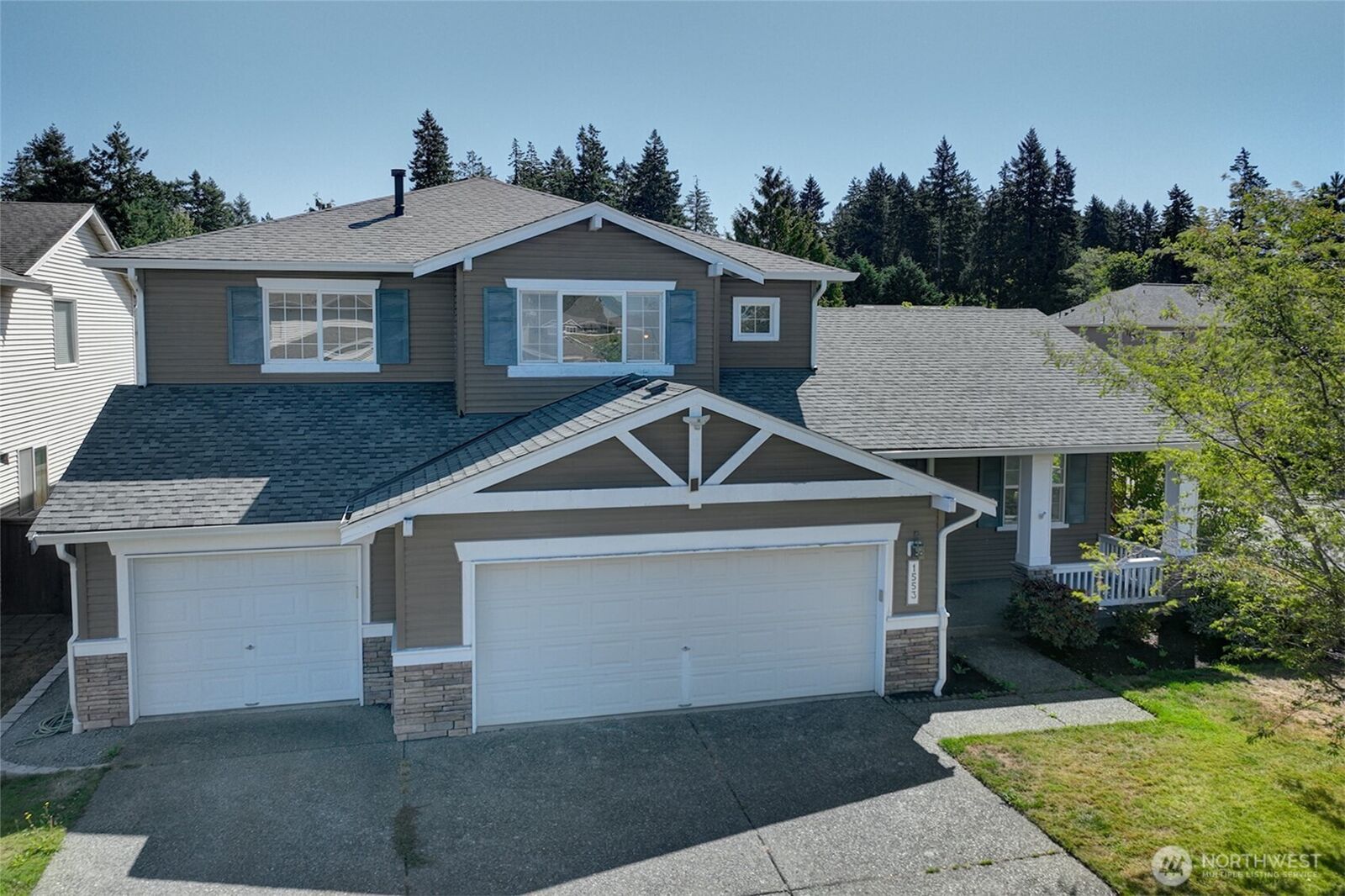 Property Photo:  1553  59th Place SE  WA 98092 