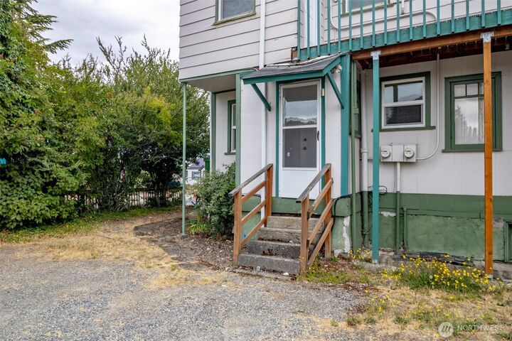 Property Photo: 14402 56th Avenue S B WA 98168