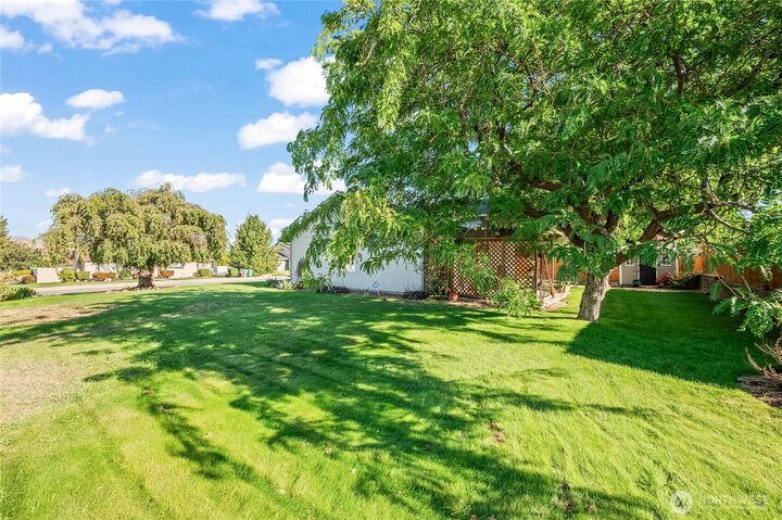 Property Photo: 938 College Street WA 98801