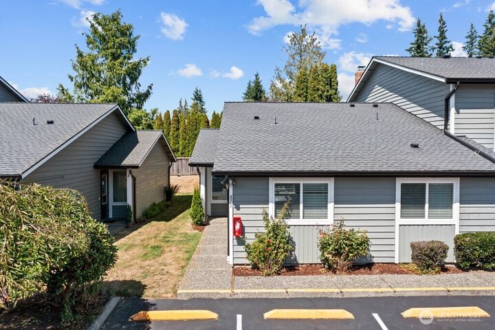 Property Photo:  21515  4th Avenue W A71  WA 98021 