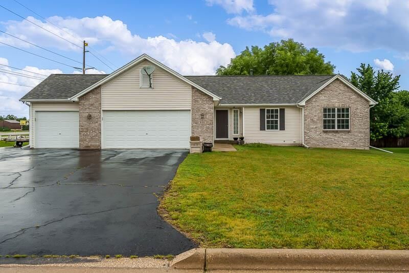 Property Photo:  829 Dr Clark Way  IL 61080 