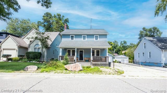 Property Photo:  516 Renshaw Street  MI 48307