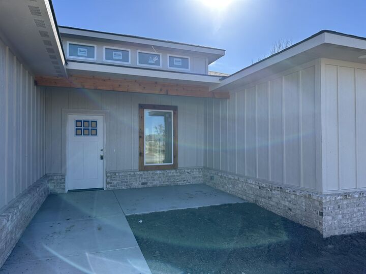 Property Photo:  4422 N Sunny Ct  KS 67205 