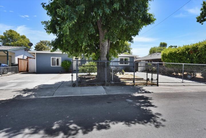 Property Photo: 14202 Lucian Avenue CA 95127