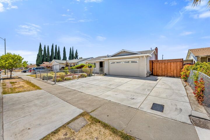 Property Photo:  1679 Farringdon Drive  CA 95127 
