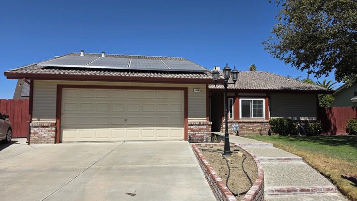 Property Photo:  1046 Santa Barbara Street  CA 93635 