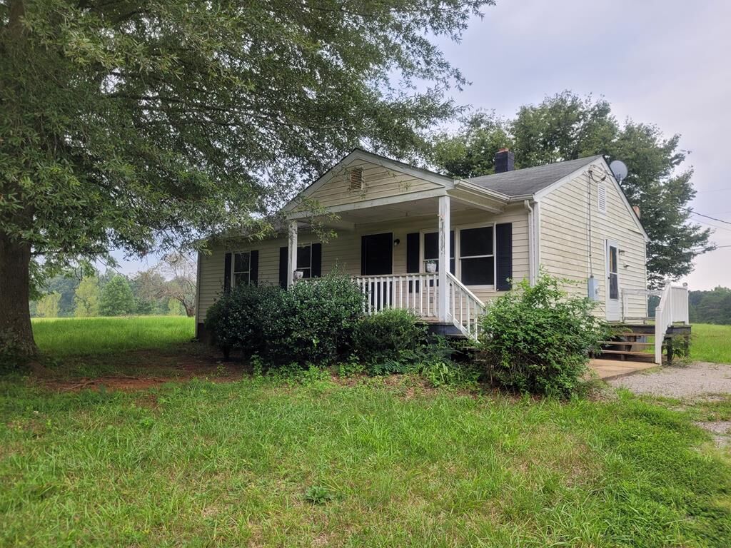 Property Photo: 17790 Egglestetton Rd VA 23002