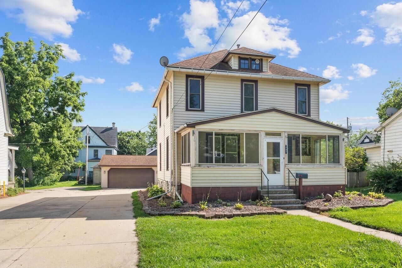 Property Photo: 607 Washington Street WI 53534