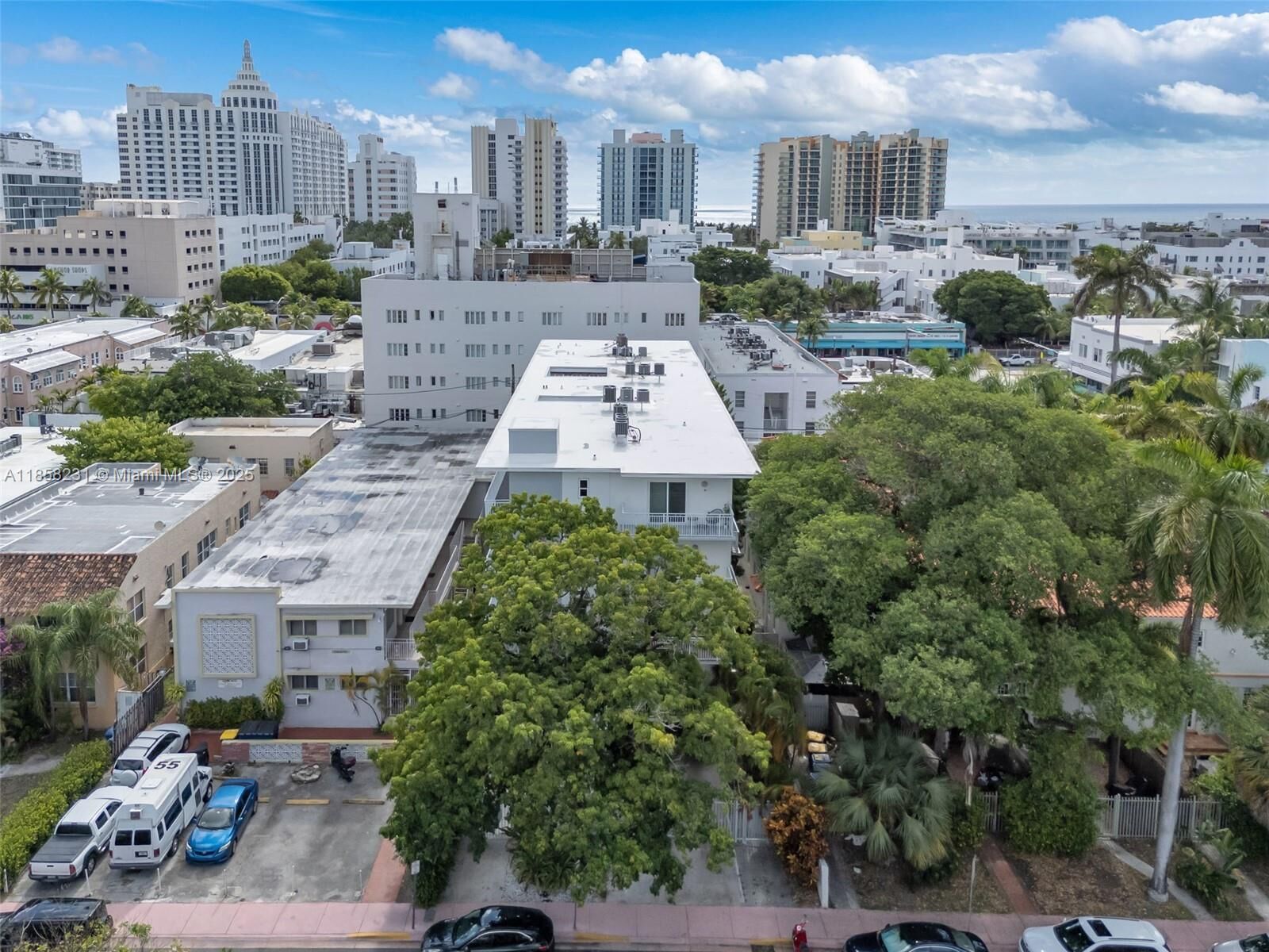 Property Photo: 1519 Drexel Ave 403 FL 33139