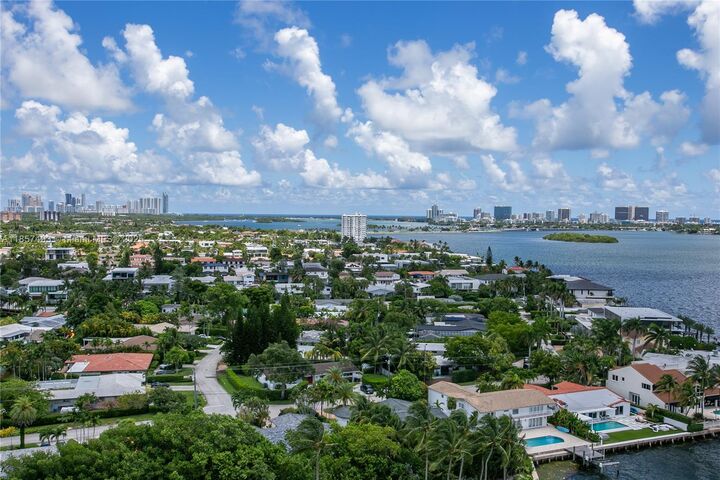 Property Photo:  1800 NE 114th St 1803  FL 33181 