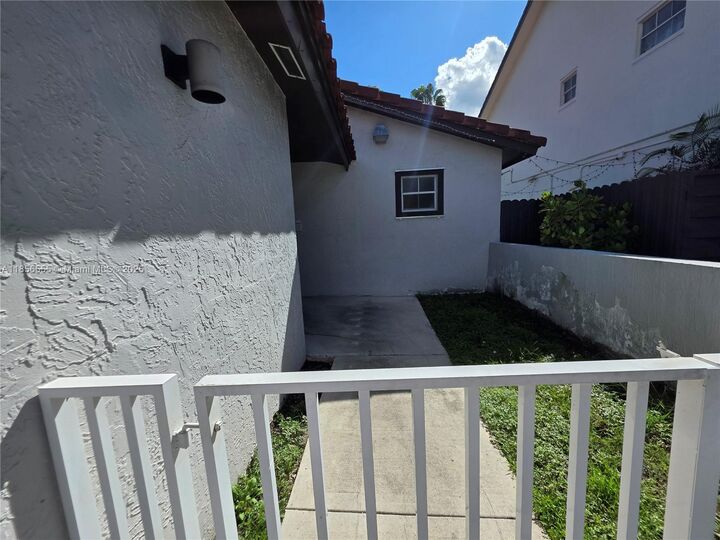 Property Photo:  15564 SW 63rd Ter  FL 33193