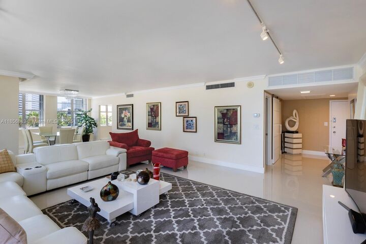 Property Photo:  5660 Collins Ave 4B  FL 33140 